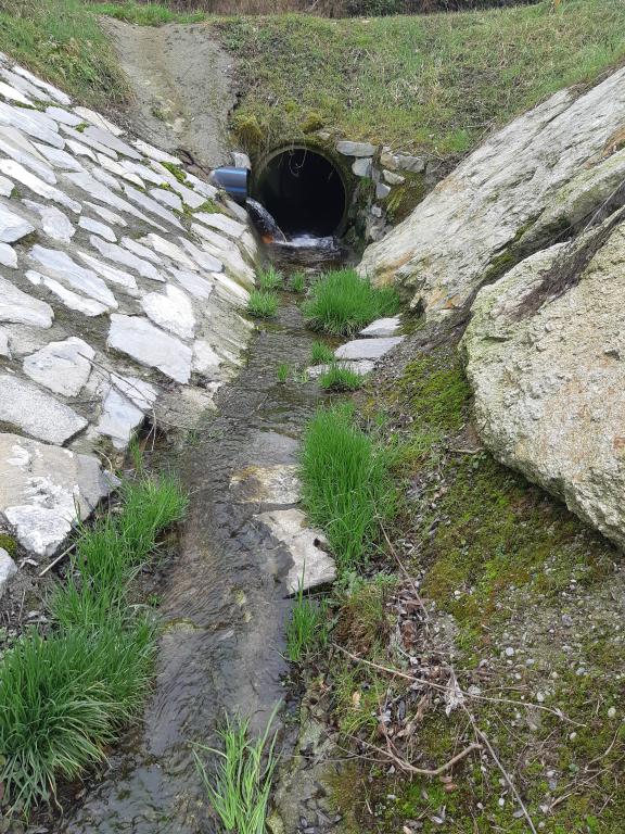 Scarico delle acque dal laghetto al torrente Roggia