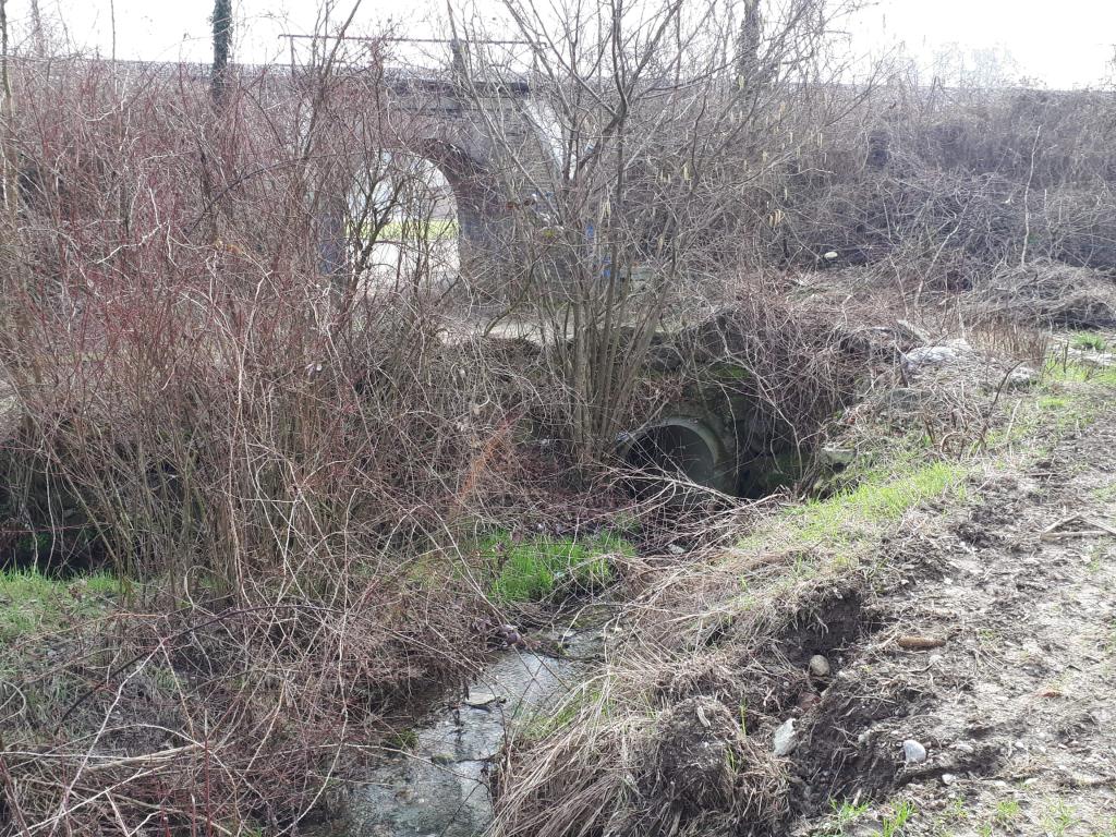 Foto del torrente con galleria della ferrovia