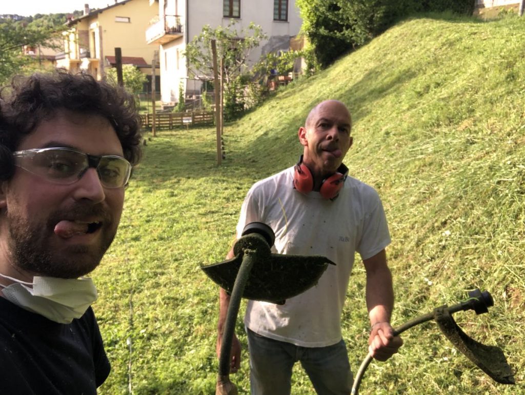 Volontari Gambero tagliano erba a Vigna leo
